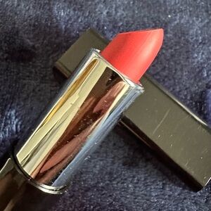 Ellen Tracy pretty pinkish lipstick 💄 classic color.  Vibrant.